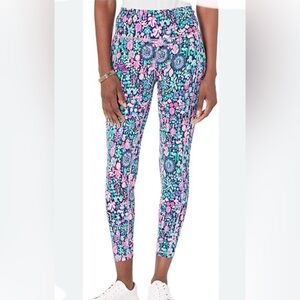 Lilly Pulitzer Luxletic weekender leggings
Low tide navy jewel
Size M
EUC